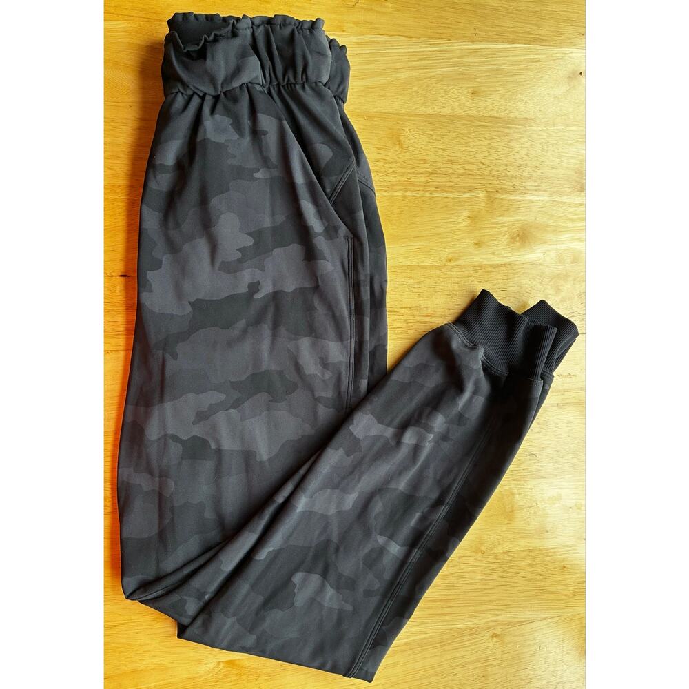 Lululemon Black Camo Jogger Pants Athletic Travel Lounge Size 0